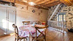 Dining - Gorgeous Holiday Home in Urbanya With Garden (Urbanya)