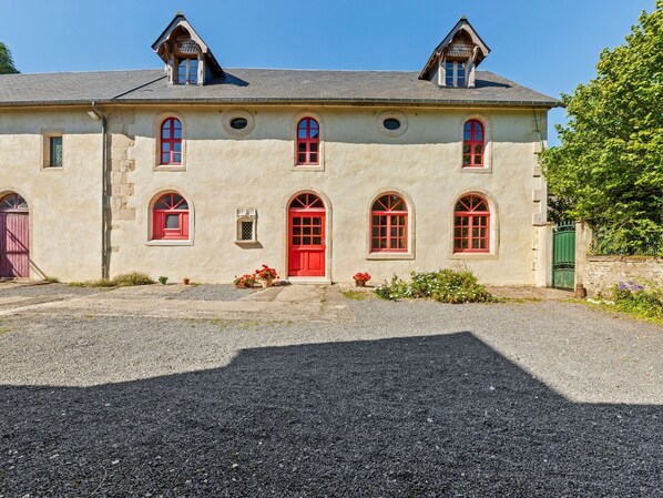 Exterior - Holiday Home in Le Manoir With Jacuzzi in Summer (Saint-Martin-des-Entrees)