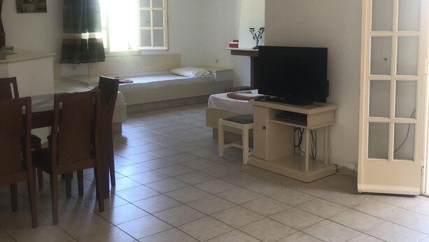 Room amenity - Pleasant Holiday Home in Piscopiano With Private Pool (Hersonissos)