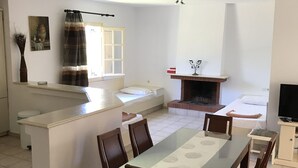 Living room - Pleasant Holiday Home in Piscopiano With Private Pool (Hersonissos)