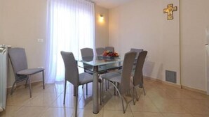 Dining - Modern Holiday Home in Novigrad With Swimming Pool (Novigrad)