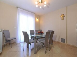 Dining - Modern Holiday Home in Novigrad With Swimming Pool (Novigrad)