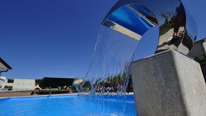 Pool - Modern Holiday Home in Novigrad With Swimming Pool (Novigrad)