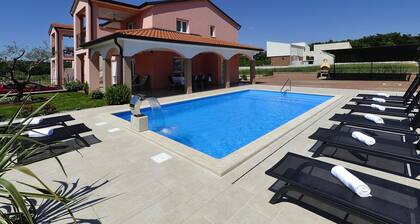 Modern Holiday Home in Novigrad With Swimming Pool