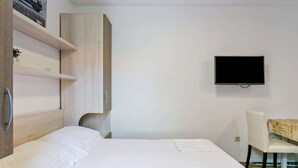 Unclassified image, 4 of 30, button - Simplistic Apartment in Drvenik near Beach Lučica  (Gradac)