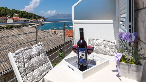 Apartment | Balcony - Comfy Apartment in Povlja near Sea (Selca)