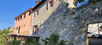 Traditional Holiday Home in Roc With Garden