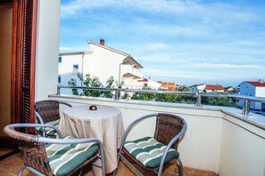 Apartment | Balcony - Lovely Apartment in Biograd na Moru With Balcony (Biograd na Moru)