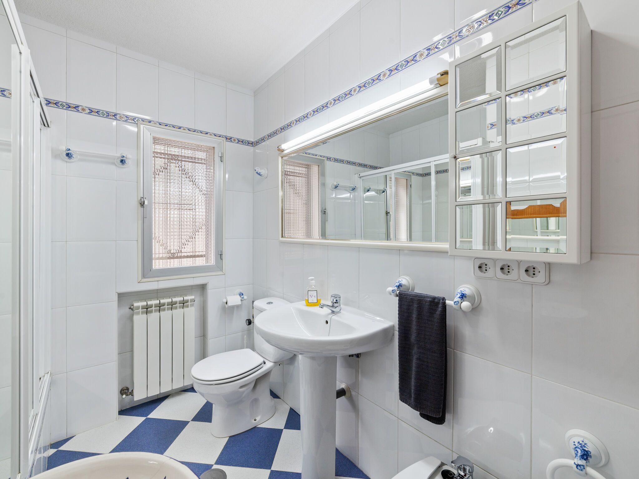 Bañera y toallas