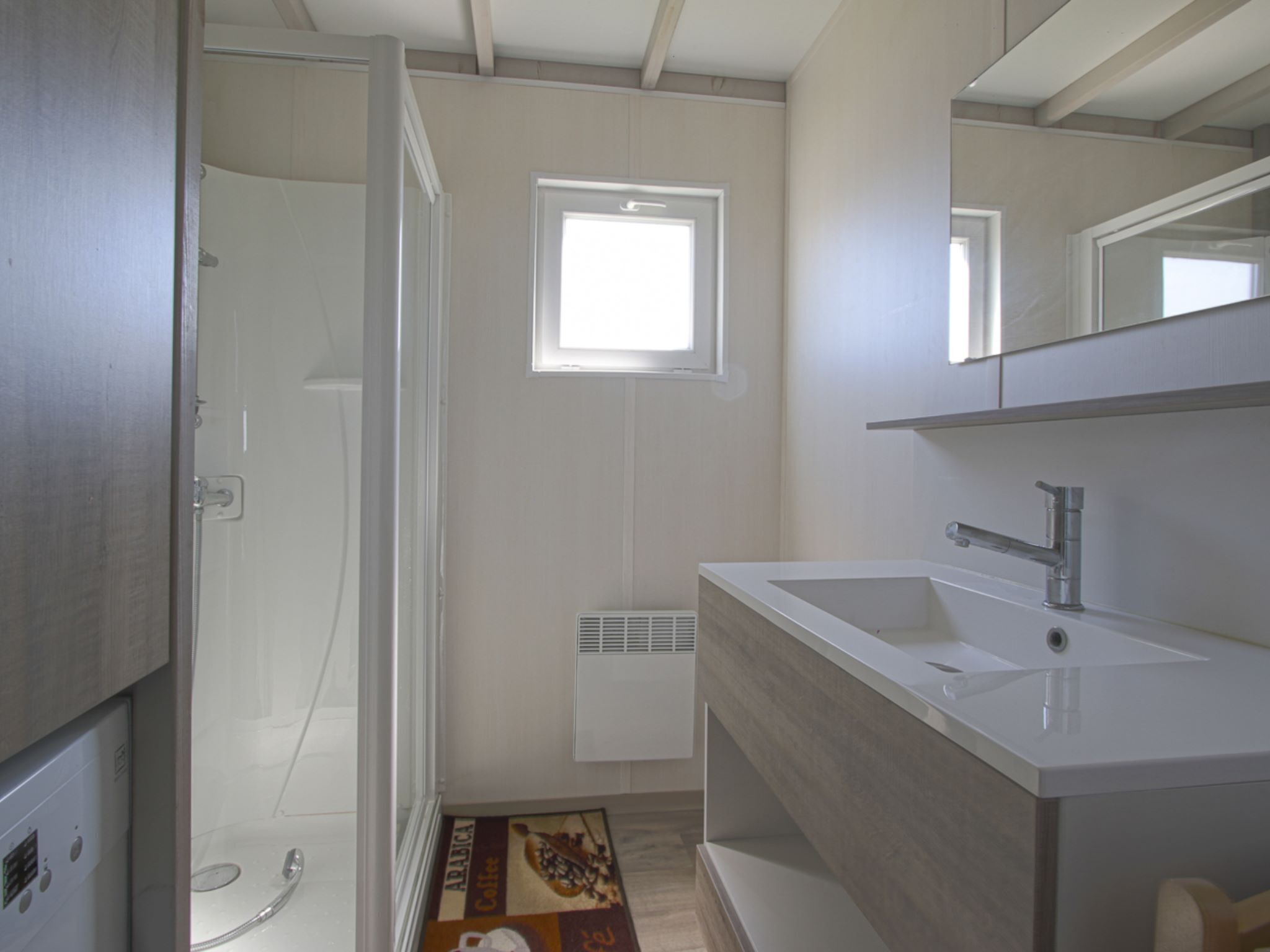 Rumah | Kamar mandi | Shower, pengering rambut,  dan handuk