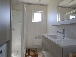Rumah | Kamar mandi | Shower, pengering rambut,  dan handuk