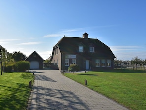 Exterior - Beautiful Child-friendly Villa in North Brabant (Liessel)