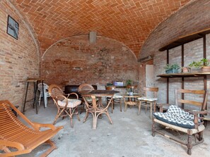 Balcony - Snug Apartment in Frazione Sessant With Veranda (Asti)