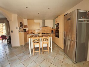 Villa | Private kitchen - Stay, Saint-andre-de-roquelongue (Saint-Andre-de-Roquelongue)