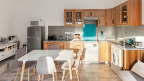 Dining - Beautiful Holiday Home in Courseulles-sur-mer With Garden (Courseulles-sur-Mer)