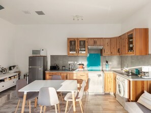 Dining - Beautiful Holiday Home in Courseulles-sur-mer With Garden (Courseulles-sur-Mer)