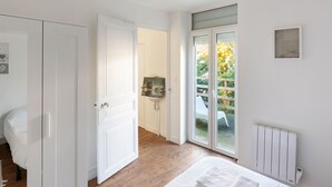 2 bedrooms, individually furnished, bed sheets - Beautiful Holiday Home in Courseulles-sur-mer With Garden (Courseulles-sur-Mer)