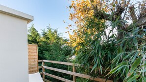 House | Balcony - Beautiful Holiday Home in Courseulles-sur-mer With Garden (Courseulles-sur-Mer)