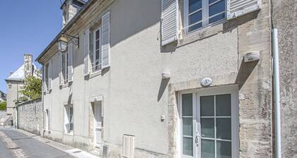 Large Comfortable Apartment in Bayeux, 9km From the Beach