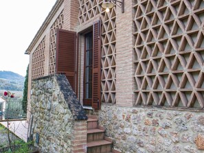 Exterior - Refreshing Holiday Home in Casole D'elsa With Swimming Pool (Casole d'Elsa)