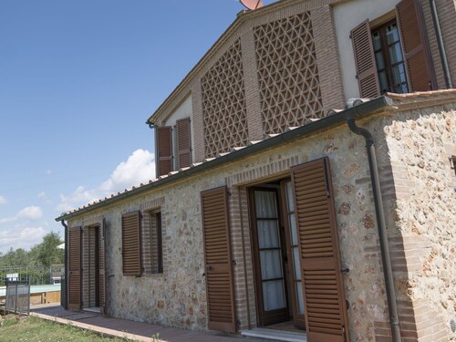 Refreshing Holiday Home in Casole D'elsa With Swimming Pool