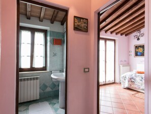 3 bedrooms, individually furnished, bed sheets - Refreshing Holiday Home in Casole D'elsa With Swimming Pool (Casole d'Elsa)