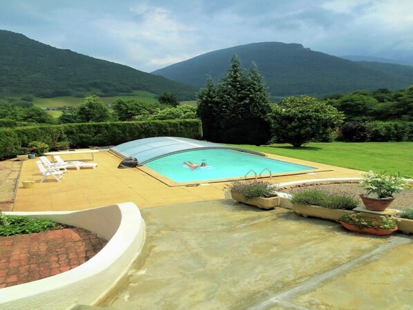 Outdoor pool - Beautiful Holiday Home With Pool in the South of France (Heches)