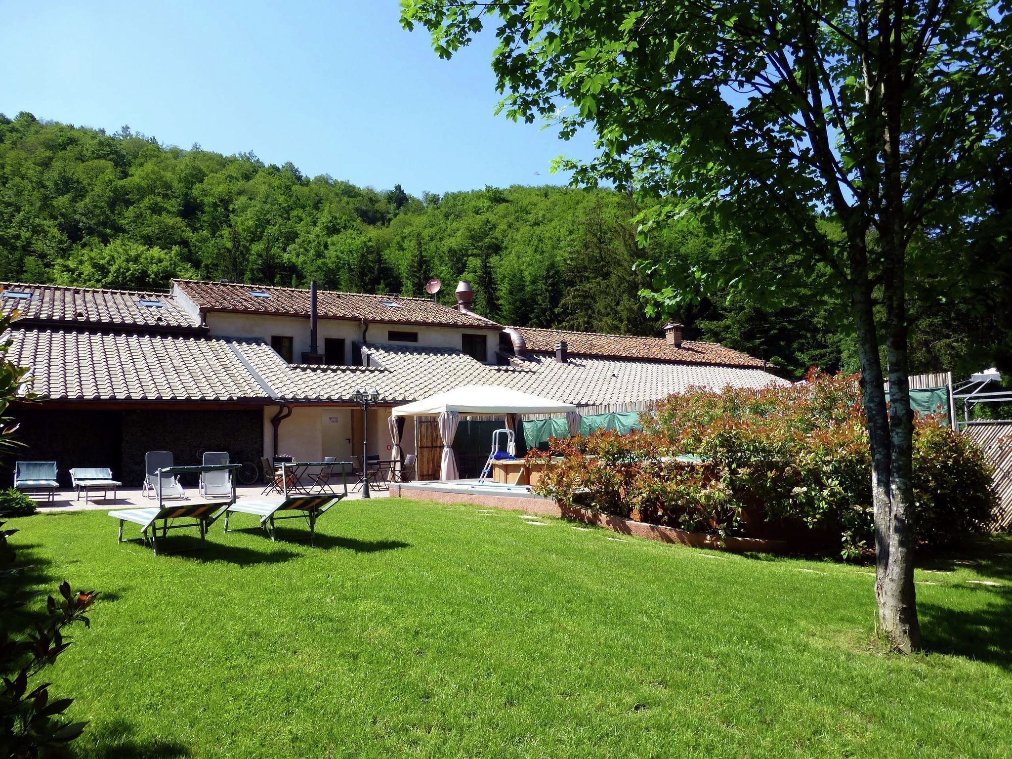 Exquisite Holiday Home in Pistoia With Pool