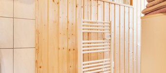 บ้านพักตากอากาศ พร้อมสวนขนาดใหญ่และระเบียง