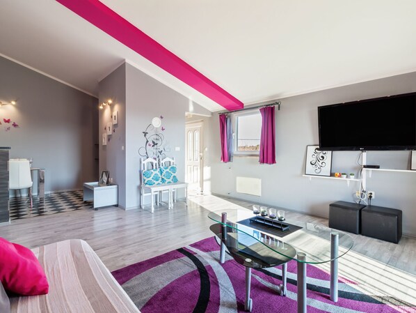 Living room - Welcoming Apartment in Pula With Swimming Pool (Marcana)