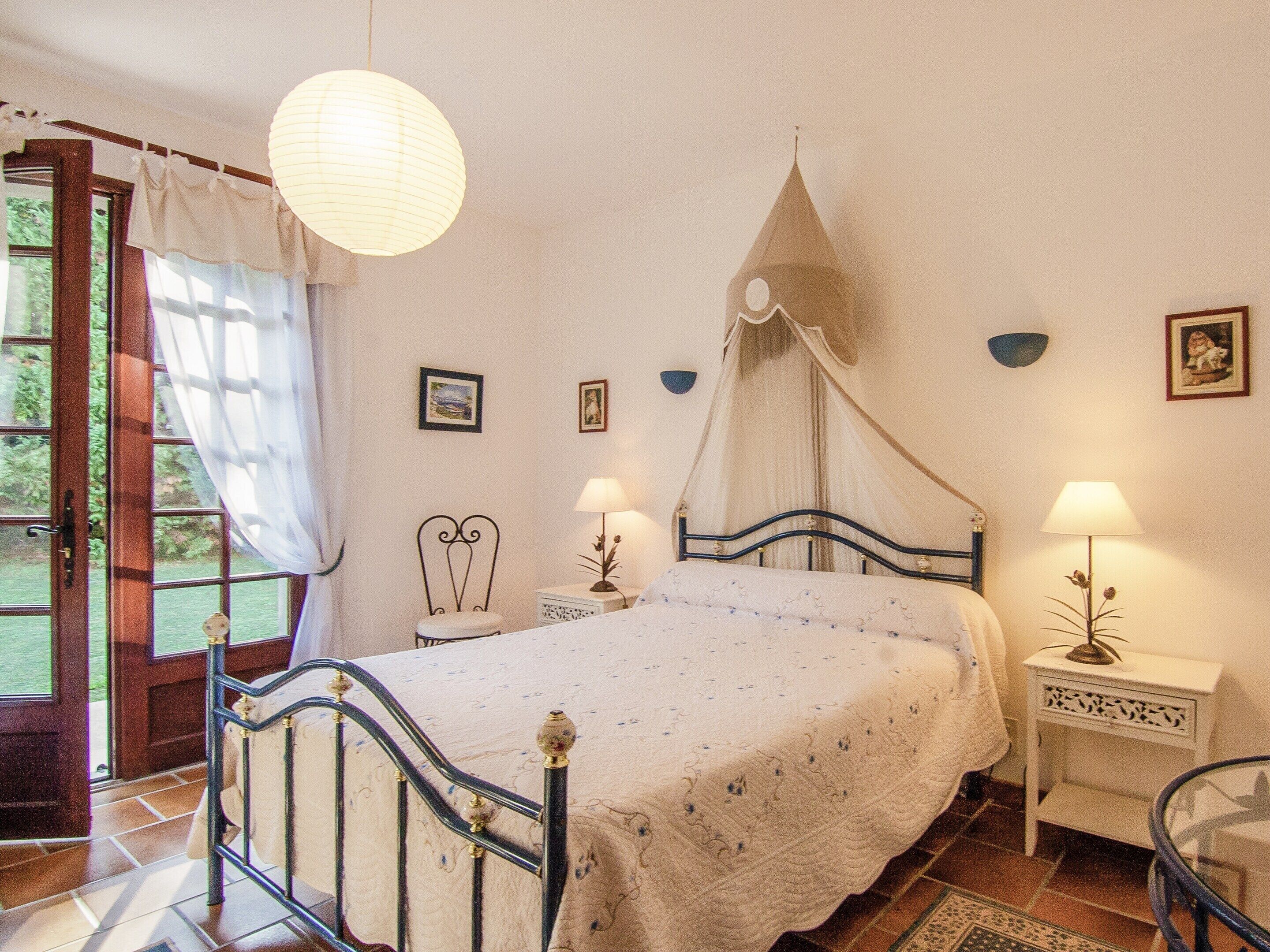 3 bedrooms, individually furnished