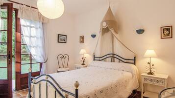 3 bedrooms, individually furnished
