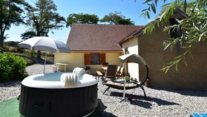Unclassified image, 3 of 32, button - Beautiful Holiday Home in Burgundy With Jacuzzi (Perrigny-sur-Loire)