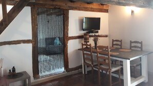 Unclassified image, 4 of 32, button - Beautiful Holiday Home in Burgundy With Jacuzzi (Perrigny-sur-Loire)