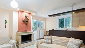 Fireplace - Decent Holiday Home in Chalcis With Garden (Chalcis)