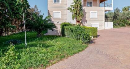 Decent Holiday Home in Chalcis With Garden