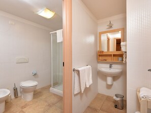Apartment | Badezimmer | Dusche, Handtücher