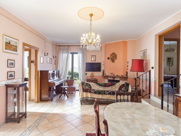 House | Living room - Beautiful Holiday Home in Otricoli With Garden (Otricoli)