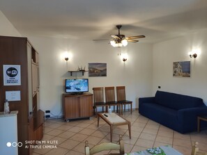 Dining - Charming Villa in Ventimiglia With Barbecue Area (Ventimiglia)