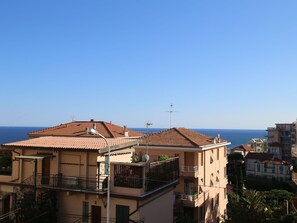 Shower - Simplistic Apartment in Flower Riviera near Sea (Sanremo)