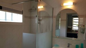 Villa | Baño | Regadera y secadora de cabello 