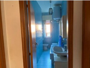Apartment | Bathroom | Shower, towels - Restful Apartment in Scalea With Roofed Terrace (Scalea)