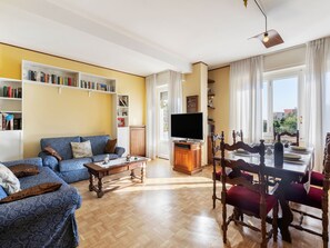 Apartment | Wohnzimmer | DVD-Player