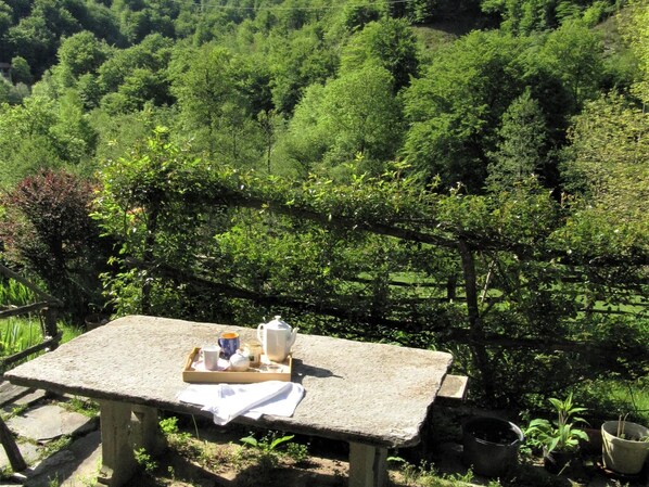 Exterior - Beautiful Holiday Home in Madonna Del Sasso With Garden (Madonna del Sasso)