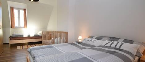 Apartment | 1 bedroom, iron/ironing board, bed sheets