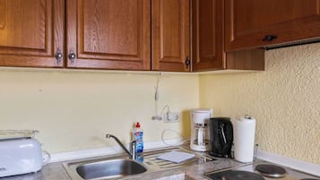 Apartment | Private kitchen | Stovetop, dishwasher