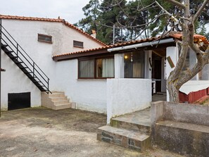 Exterior - Restful Apartment in Istiaia With Patio (Istiaia-Aidipsos)