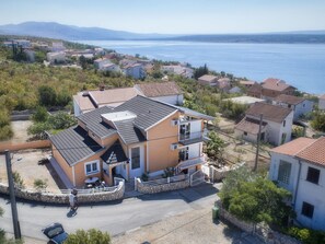 House | Exterior - Beautiful Holiday Home in Maslenica Near Beach" (Jasenice)