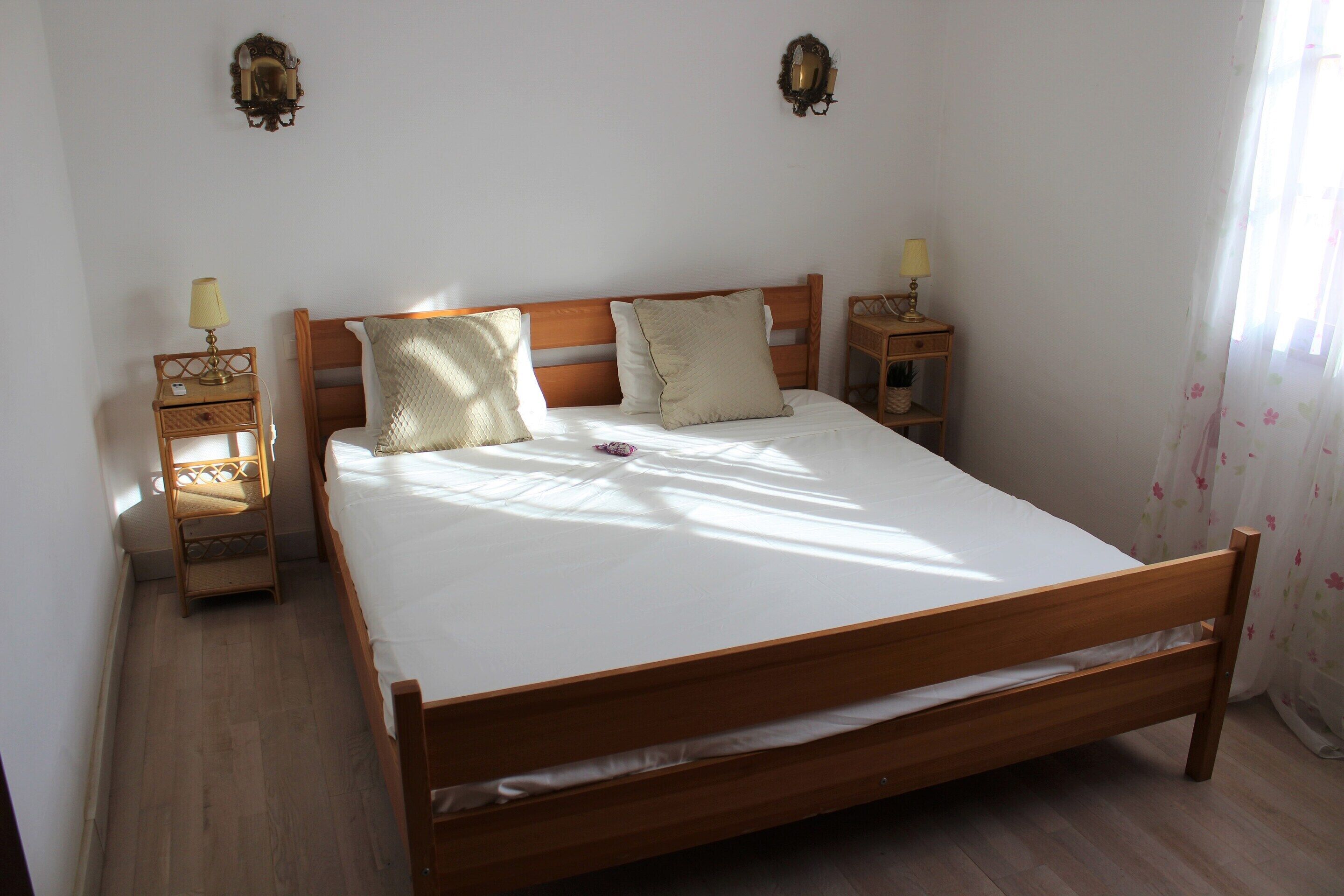 Nhà | 3 phòng ngủ, trang bị nội thất với thiết kế riêng biệt, bộ trải giường 