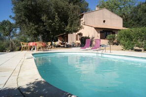 Exterior - Villa in Provence With Pool and Vineyard Views (Saint-Antonin-du-Var)